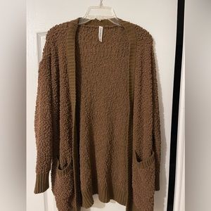 Brown popcorn cardigan size medium (hole in right shoulder)